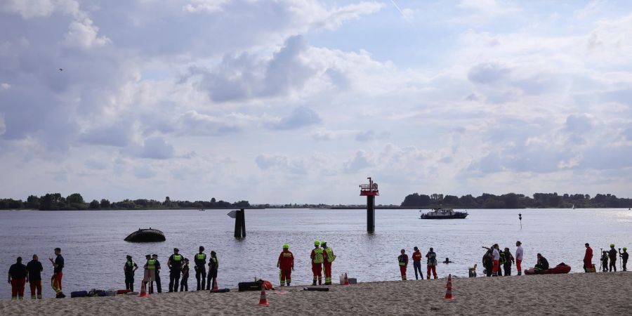 Eine Zehnjährige wird in der Elbe vermisst