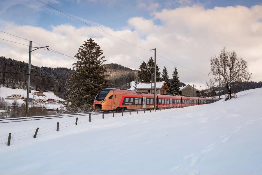 Der «Traverso»-Zug der Südostbahn fährt unter anderem als Aare-Linth-Express nach Bern. (Archivbild)