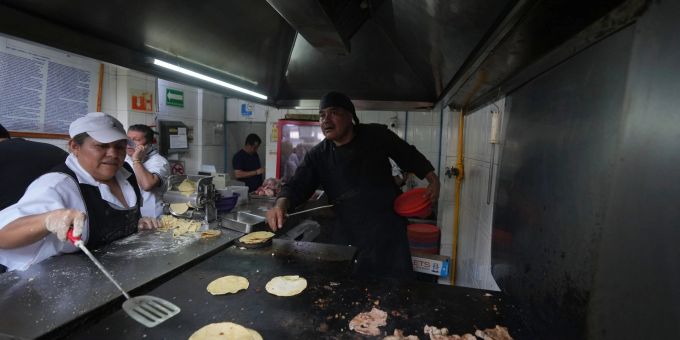 Auf das Wesentliche reduziert: der Taco-Imbiss «El Califa de León». Auf das Wesentliche reduziert: der Taco-Imbiss «El Califa de León».