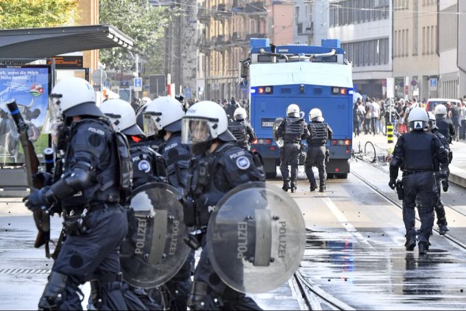 Polizeieinsatz in der Stadt Zürich im September 2019 aufgrund einer Gegendemonstration zum Marsch fürs Läbe. Polizei Zürich Demonstration