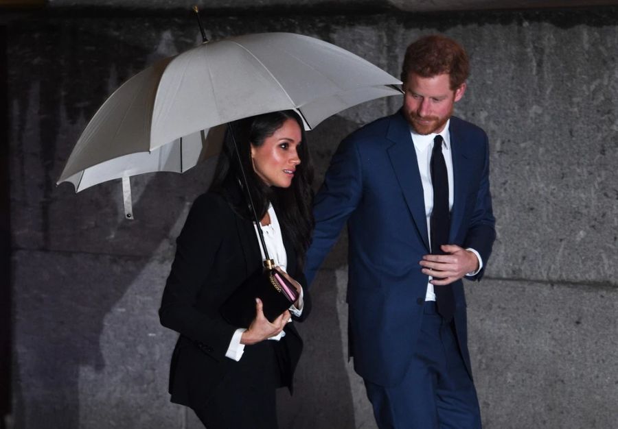 Meghan Markle und Prinz Harry kommen bei den Endeavour Fund Awards an.