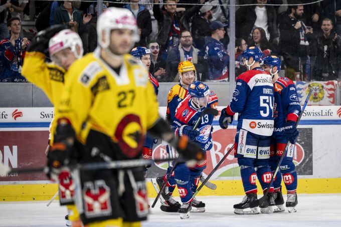Die ZSC Lions feiern einen klaren Sieg gegen den SCB. ZSC Lions SCB