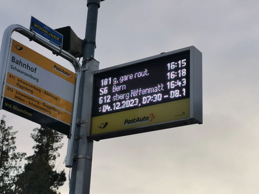 Wenig später konnte ein Postauto-Techniker das Problem beheben.