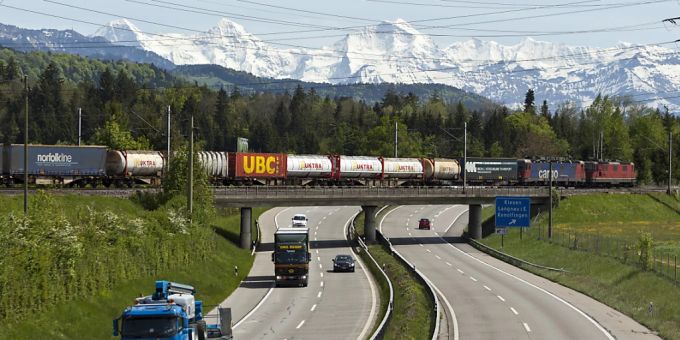 Die Standesinitiative mit dem Titel «Sicherere Strassen jetzt!» reichte der Kanton Tessin bereits im Jahr 2017 ein. (Archivbild) Lastwagen