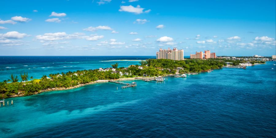 Die meisten Touristen landen in der Hauptstadt Nassau.