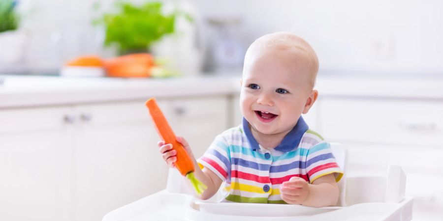 Gedünstetes Gemüse ist eine leckere Ergänzung auf Babys Speiseplan.