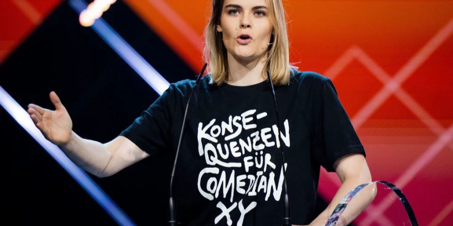 Hazel Brugger beim deutschen Comedypreis 2021.