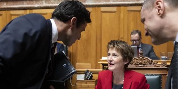 Kritische Sommaruga - SP will Billig-Halbtax & Tages-GA für 10 Franken