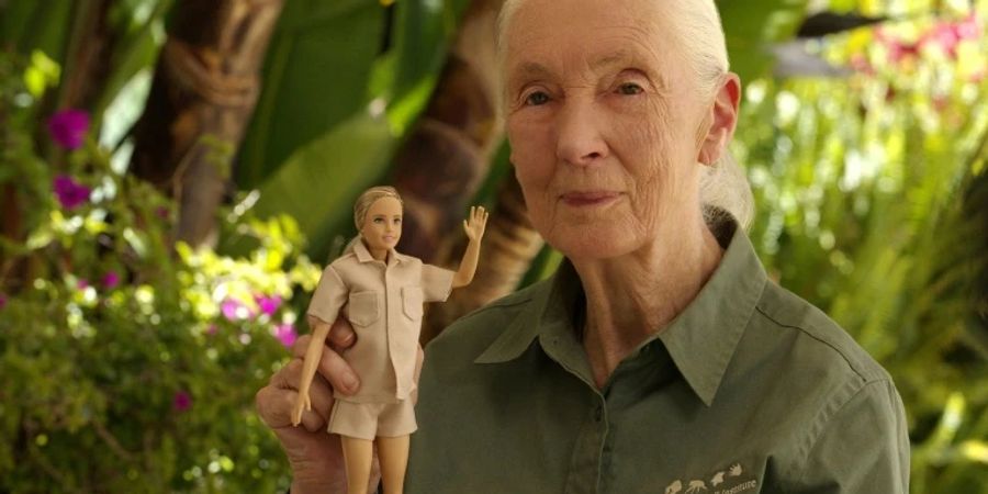 Jane Goodall mit Barbie-Puppe