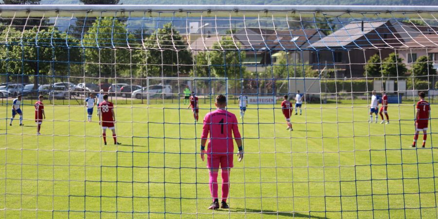 FC Olten (Blau-Weiss) im Spiel. - Olten