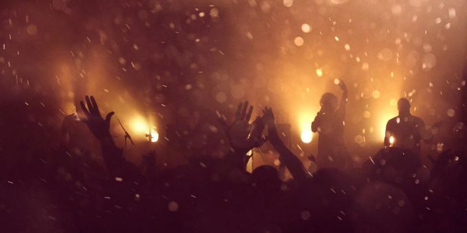 Musik ist Jugend, ist Leben, ist Interkulturalität, ist Party! Festival Band Musik Dunkel