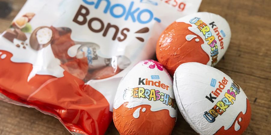 Jährlich werden mehr als 40'000 Tonnen, sprich über 40 Prozent der Schokolade, importiert. «Kinder Schokolade» ist ein Süsswarenprodukt der italienischen Firma Ferrero.  (Archivbild)