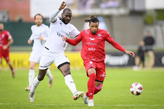 Samuel Ballet (r.) im Trikot es FC Winterthur. Samuel ballet