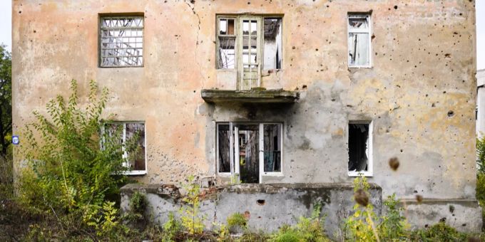 Ein zerstörtes Gebäude in Slowjansk. (Archivbild von 2016) Ukraine Krieg