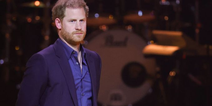 Prinz Harry gewann zwar gerade vor Gericht aber die Fehde mit dem Privatsekretär der Queen bleibt. Prinz Harry