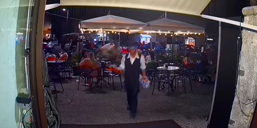 Ein Dieb in Neapel bedrohte zwei Schweizer Touristen mit einer Waffe und klaute einem von ihnen eine Uhr.