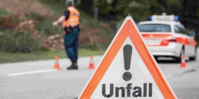 Autobeifahrerin bei Kollision verletzt.