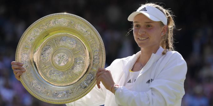 Elena Rybakina feierte in Wimbledon ihren ersten Grand-Slam-Titel. Elena Rybakina Wimbledon