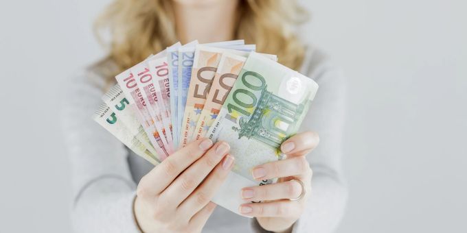 Wer die Inflation als verstärkendes Argument für die Gehaltsverhandlung nutzen möchte, sollte möglichst konkret aufzeigen, was teurer geworden ist. Wer die Inflation als verstärkendes Argument für die Gehaltsverhandlung nutzen möchte, sollte möglichst konkret aufzeigen, was teurer geworden ist.