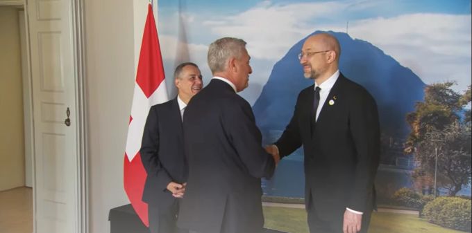Bundesrat Ignazio Cassis und der ukrainische Ministerpräsident Schmyhal empfangen die (Vize-)Minister und Ministerinnen, die an der Wiederaufbaukonferenz teilnehmen. Ukraine-Krieg