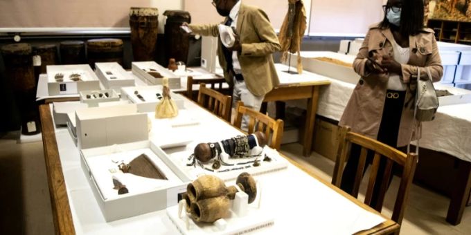Museumsbesuchende in Windhoek in Namibia namibia