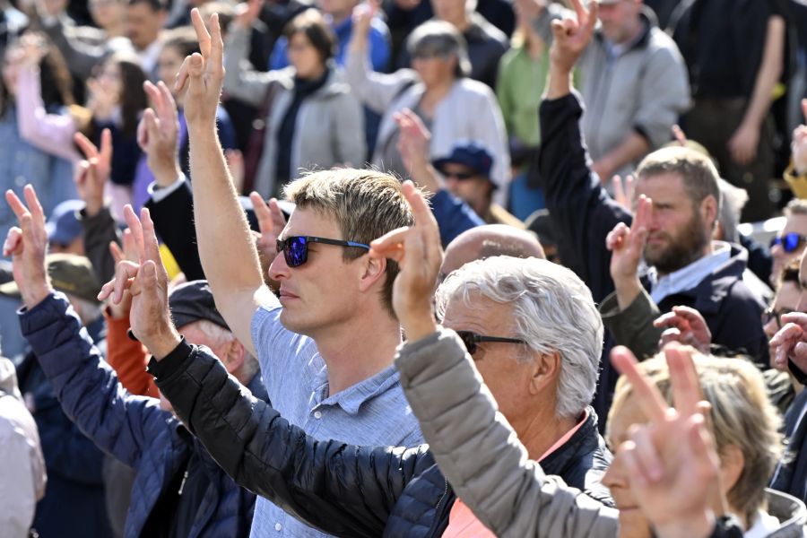 Eid ablegen an der Glarner Landsgemeinde in Glarus am Sonntag, 1. Mai 2022.