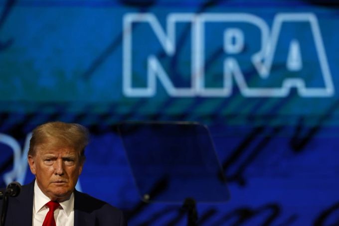 Donald Trump hatte nur drei Tage nach dem Schul-Massaker in Texas einen Auftritt bei der Waffenlobby und forderte mehr Waffen für Lehrer. Donald Trump