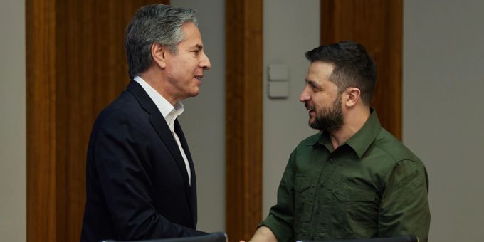 US-Aussenminister Anthony Blinken heute Montag mit dem ukrainischen Präsidenten Wolodymyr Selenskyj in Kiew. Ukraine Krieg