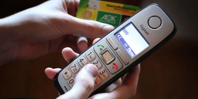 Ein Anruf beim Arzt für eine Krankschreibung soll wiede genügen. Ein Anruf beim Arzt für eine Krankschreibung soll wiede genügen.