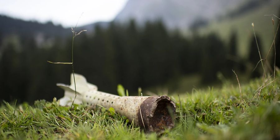 Neben Blindgängerentfernung auch Aufräumarbeit: Munitionsrest bei der Aktion «Säntis» oberhalb der Schwägalp im August 2021. (Archivbild)