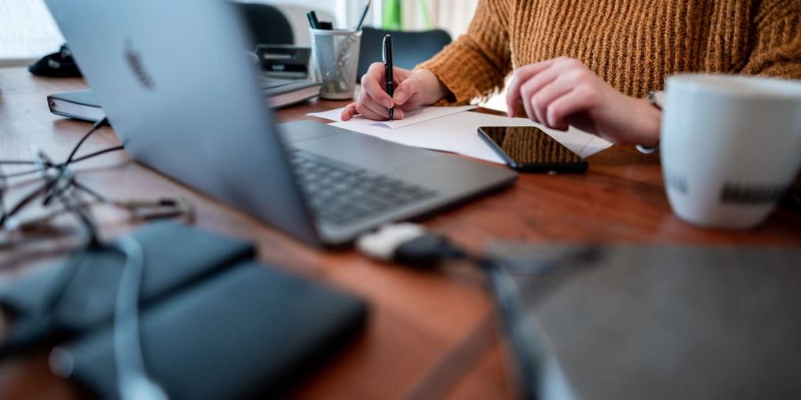 Laut einer neuen Gesetzesnovelle soll sich auch eine GmbH künftig per Online-Beglaubigung gründen lassen.