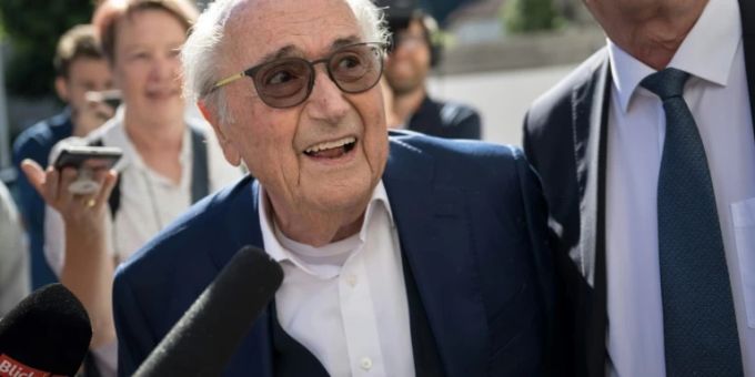 Ex-Fifa-Präsidenten Blatter. (Archivbild) Blatter am Freitag auf dem Weg zur Urteilsverkündung