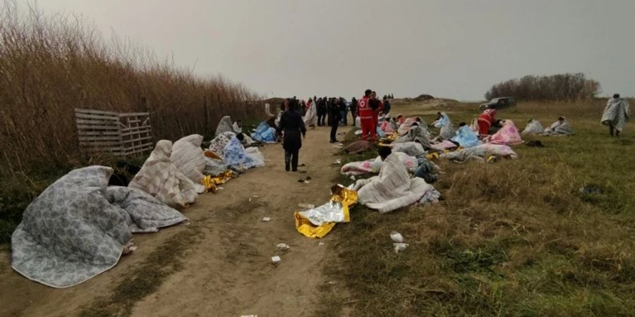 Gerettete Flüchtlinge nach dem Bootsunglück in Italien