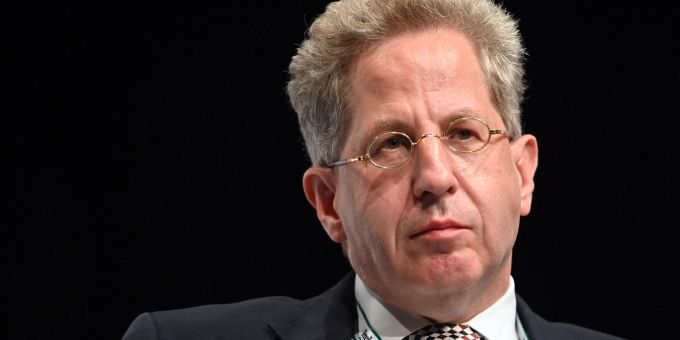 Hans-Georg Maassen war bei der Bundestagswahl 2021 in einem Wahlkreis in Thüringen erfolglos als CDU-Direktkandidat angetreten. Hans-Georg Maassen war bei der Bundestagswahl 2021 in einem Wahlkreis in Thüringen erfolglos als CDU-Direktkandidat angetreten.