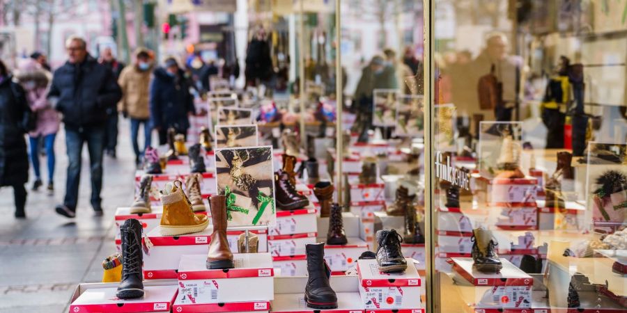 Die Zahl der Schuhgeschäfte in Deutschland hat sich im vergangenen Jahr um 13 Prozent verringert.