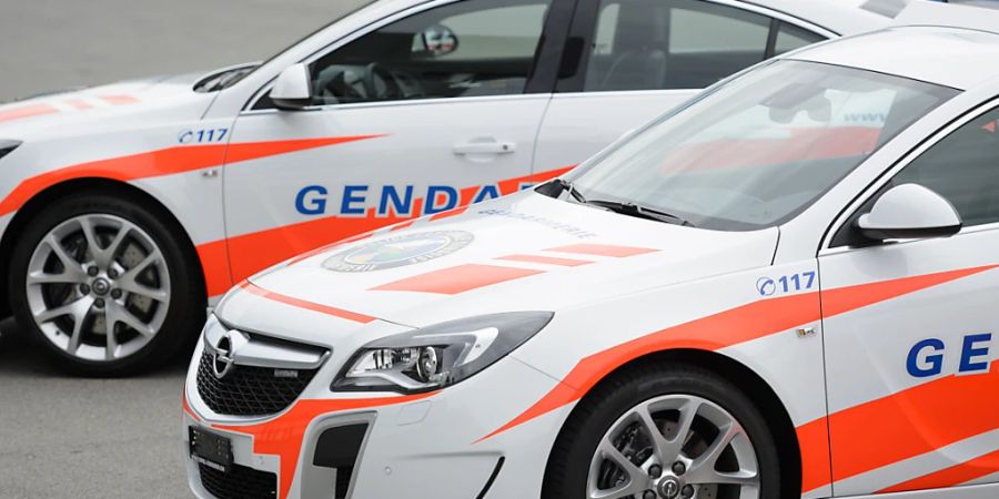 Die Waadtländer Polizei rückte am Freitag zu einem tödlichen Verkehrsunfall in Savigny aus. (Archivbild)