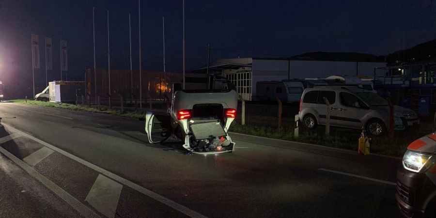 Beringen: 22-jähriger Autofahrer verursacht Alleinunfall