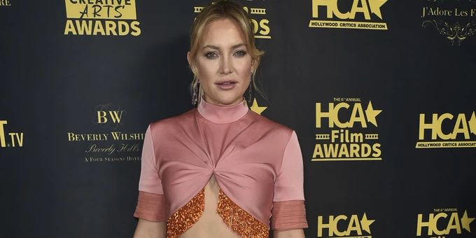 ate Hudson kommt zu den Hollywood Critics Association Film Awards am Freitag, 24. Februar 2023, im Beverly Wilshire Hotel in Beverly Hills, Kalifornien. Kate Hudson