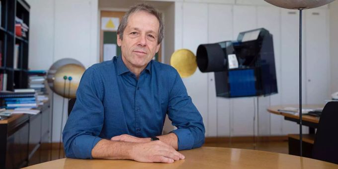 Professor Willy Benz von der Abteilung für Weltraumforschung und Planetologie der Universität Bern wurde heute zum neuen Präsidenten des ESO-Rates gewählt. Professor Willy Benz von der Abteilung für Weltraumforschung und Planetologie der Universität Bern wurde heute zum neuen Präsidenten des ESO-Rates gewählt.