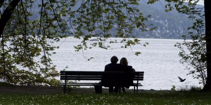 Zwei Verliebte am Zürichsee. Zwei Verliebte am Zürichsee.