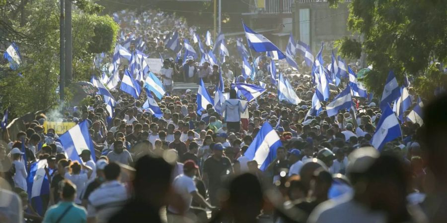 Tausende demonstrieren auf den Strassen Nicaraguas.