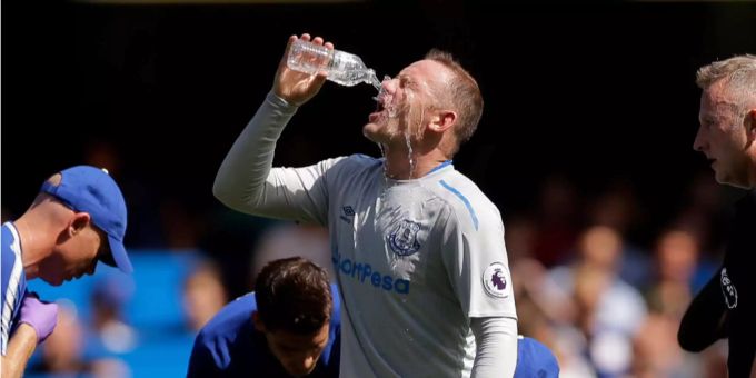 Fussball - Früherer England-Captain Rooney vor Wechsel