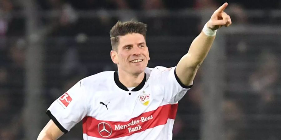 Volltreffer von Mario Gomez. Er und seine Carina sind am Freitag erstmals Eltern geworden.