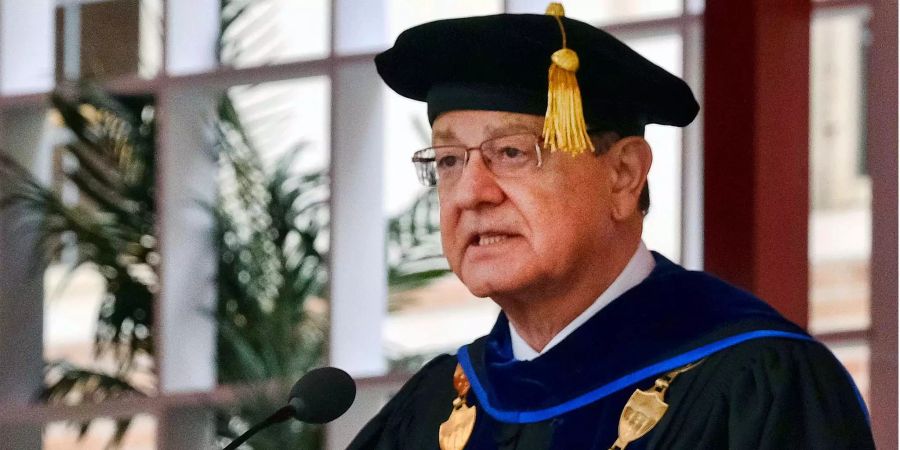 Max Nikias, Präsident einer kalifornischen Hochschule, ist am Freitag als Konsequenz eines Missbrauchsskandals um einen früheren Uniarzt zurückgetreten.