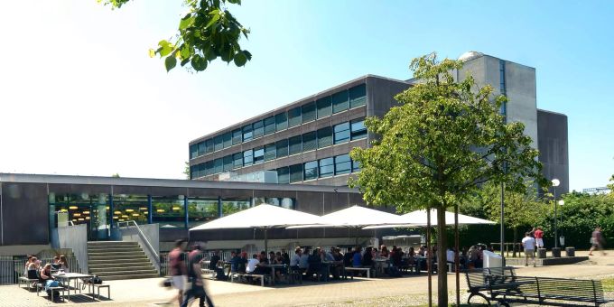 Aussenansicht des Bildungszentrums Zofingen - Markus Schneeberger Aussenansicht des Bildungszentrums Zofingen - Markus Schneeberger