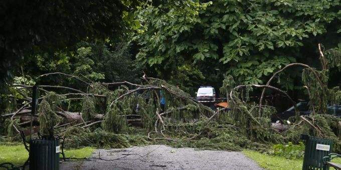 Bei einem heftigen Unwetter in Österreich kam ein Mann in Graz ums Leben. Bei einem heftigen Unwetter in Österreich kam ein Mann in Graz ums Leben.