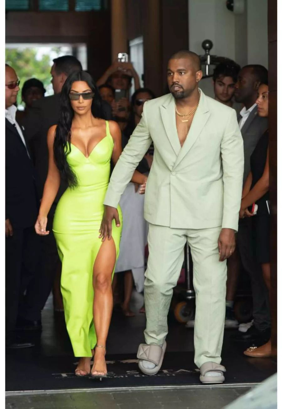 Kim und Kanye erschienen zur Hochzeit von Rapper 2 Chainz in Miami Beach.