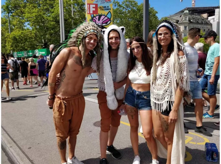 Auch Indianer waren an der Street Parade.