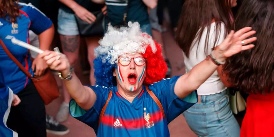 Ist Frankreich in Schweizer Public Viewings im Vorteil? Eins ist sicher: Blau-Rot-Weiss regiert den WM-Final.