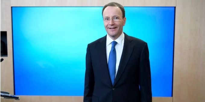 Nestlé-Chef Schneider baut um. Nestlé-Chef Schneider baut um.